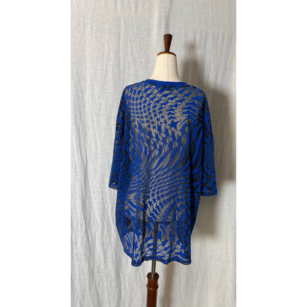 Mugler H&M Swirling Star Mesh T-Shirt 
Klein Blue
Size XL